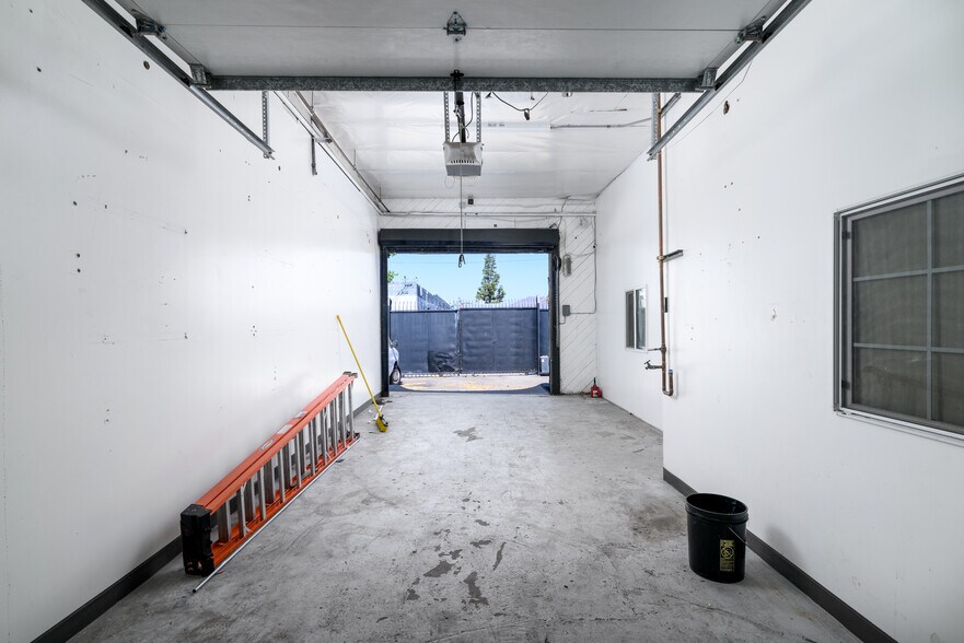 More Photos Of 13900 La Rue St, San Fernando Warehouse For Sale