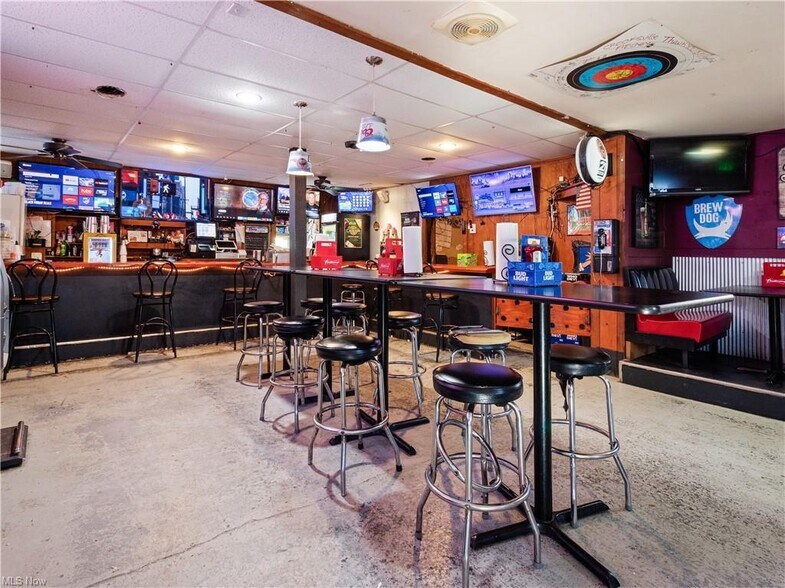 More Photos Of 612 S State St, Crooksville Bar For Sale
