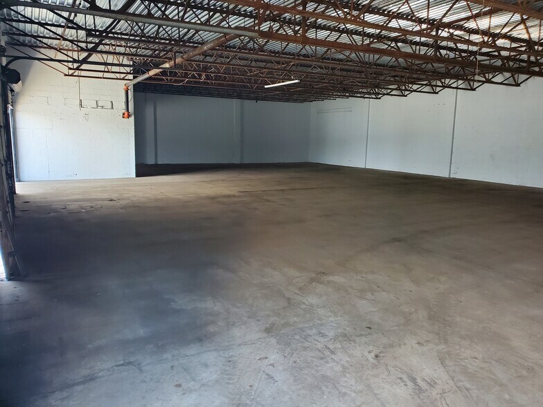 More Photos Of 4207-4209 Menlo Dr, Baltimore Flex For Lease