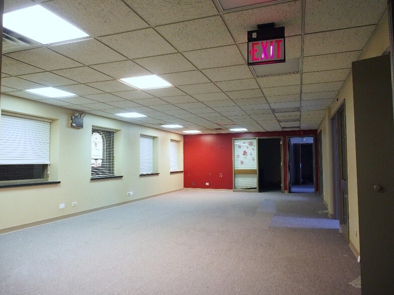 More Photos Of 329-331 S York Rd, Bensenville Daycare Center For Lease