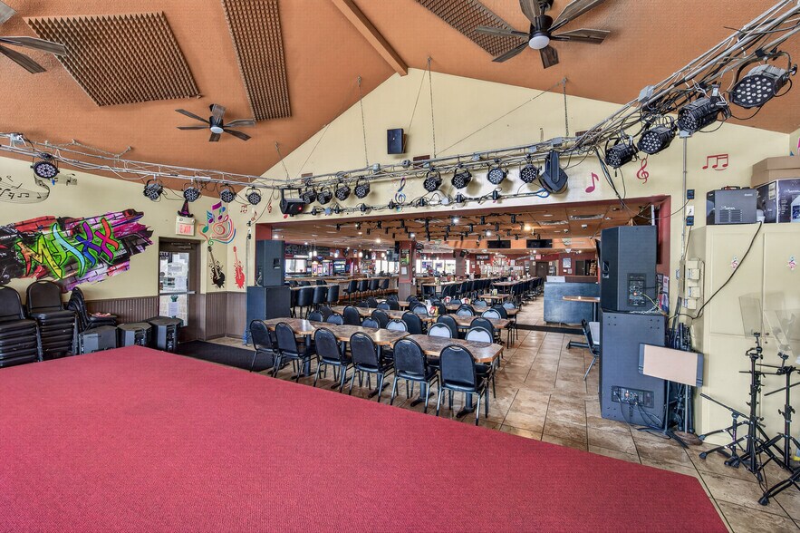 More Photos Of 17646 NE Central Ave, Ham Lake Restaurant For Sale