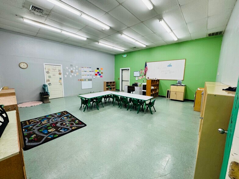 More Photos Of 749 S Central Ave, Umatilla Storefront For Sale