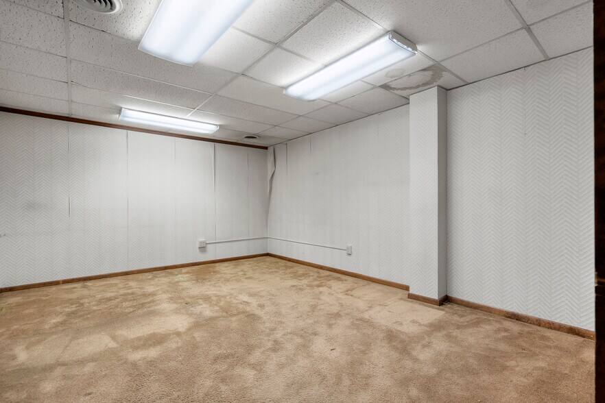 More Photos Of 3050 6th St SW, Cedar Rapids Warehouse For Sale