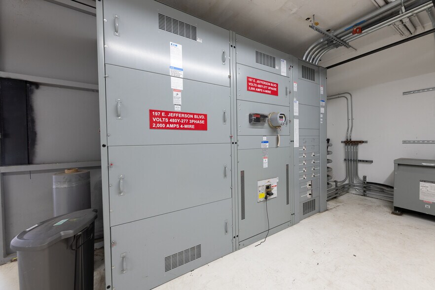 More Photos Of 197 E Jefferson Blvd, Los Angeles Warehouse For Sale