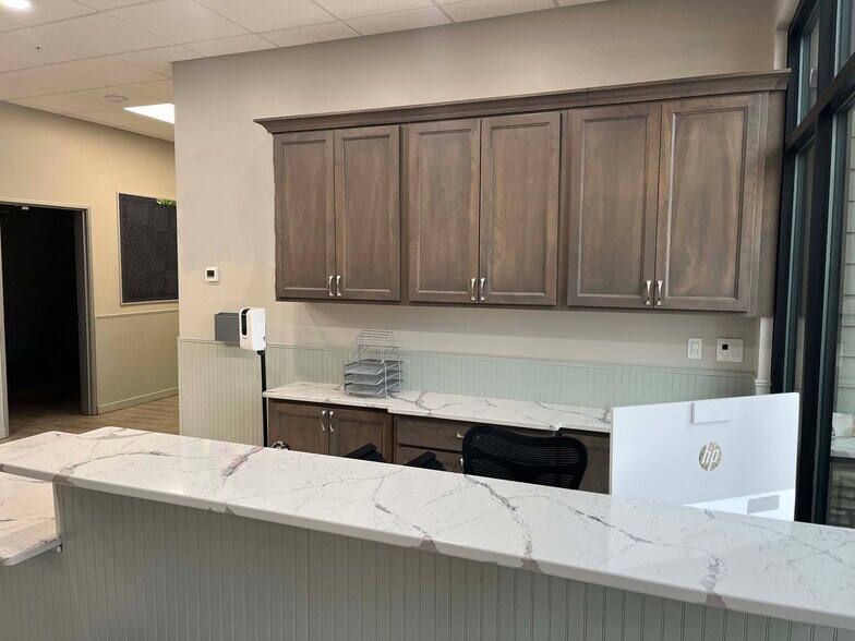 More Photos Of 1606 NW Irvinedale Dr, Ankeny General Retail For Sale