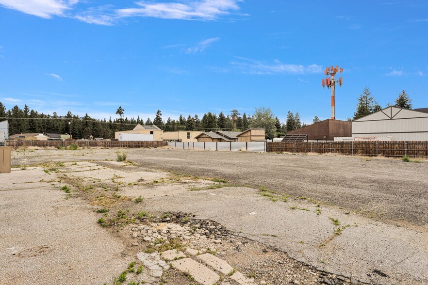 More Photos Of 614 W Fairway Blvd, Big Bear City Warehouse For Sale