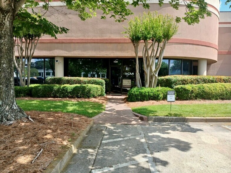 More Photos Of 1590 N Roberts Rd, Kennesaw Warehouse For Lease
