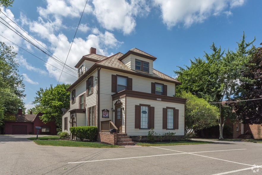 Primary Photo Of 5665 Mahoning Ave, Youngstown Office For Lease