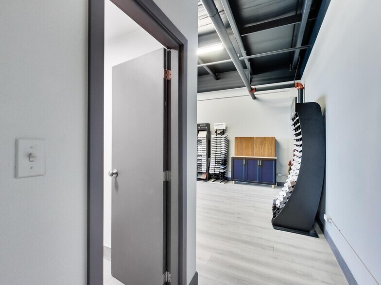 More Photos Of 1100 S Service Rd, Stoney Creek Office For Sale