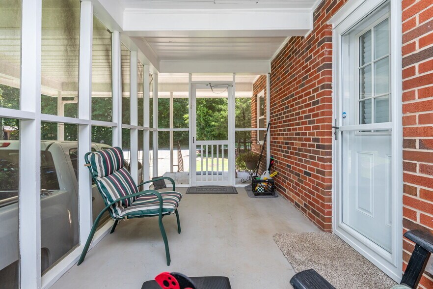 More Photos Of 4270 S Main St, Acworth Office For Sale