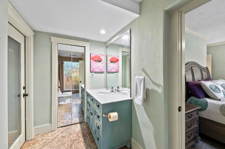 More Photos Of 941 Virginia Dr, Sarasota Specialty For Sale