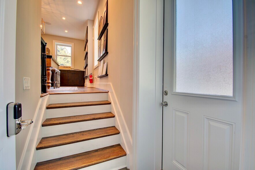 More Photos Of 33 N Fort Thomas Ave, Fort Thomas Office For Sale