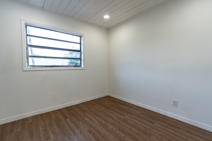 More Photos Of 14041 N Florida Ave, Tampa Auto Dealership For Sale