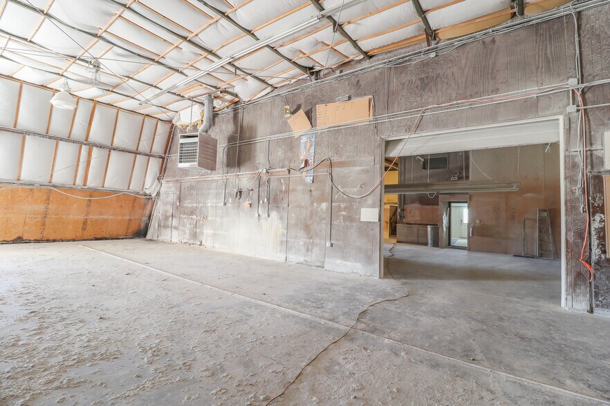More Photos Of 1292 SW 125th Rd, Holden Light Manufacturing For Sale
