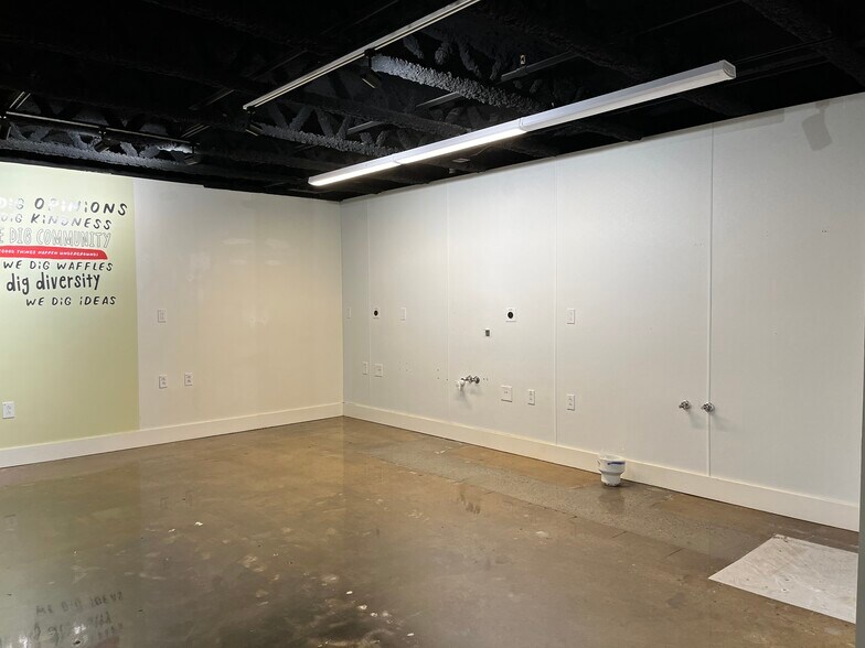 More Photos Of 713 17th St, Knoxville Freestanding For Lease