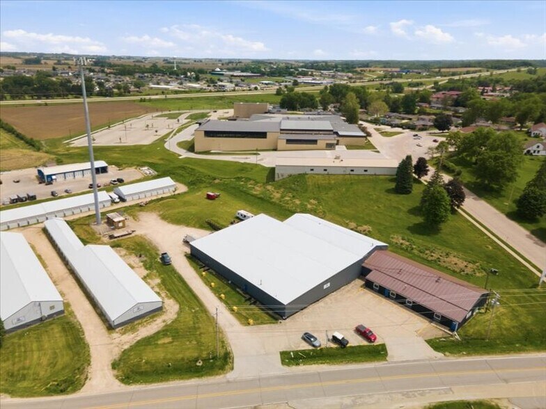 More Photos Of 301 Old Dubuque Rd, Anamosa Warehouse For Sale