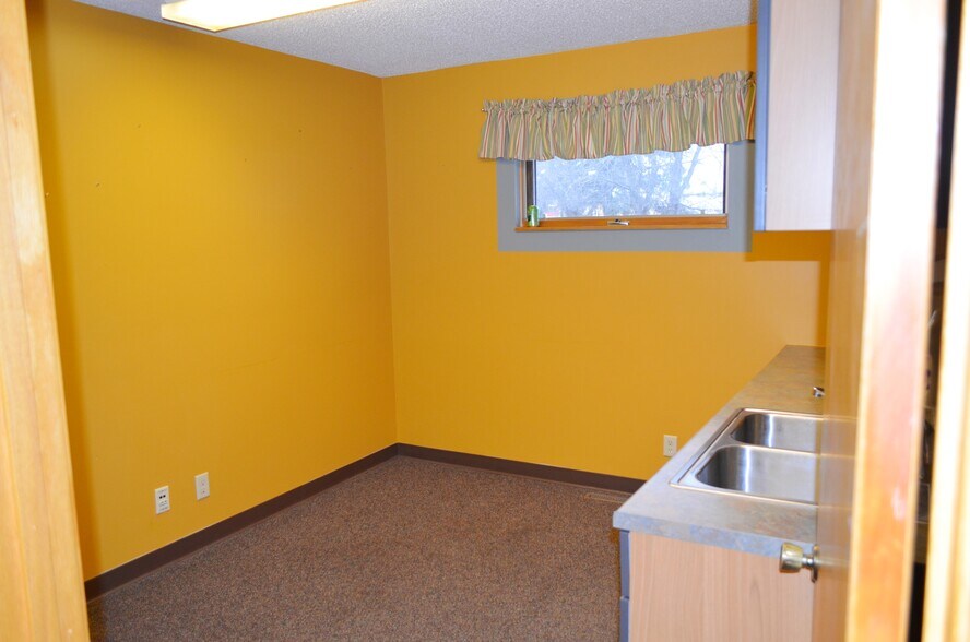 More Photos Of 9 Birch St NE, Remer Medical For Sale