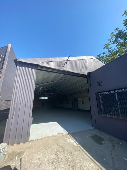 More Photos Of 7848-7856 Salt Lake Ave, Huntington Park Manufacturing For Lease