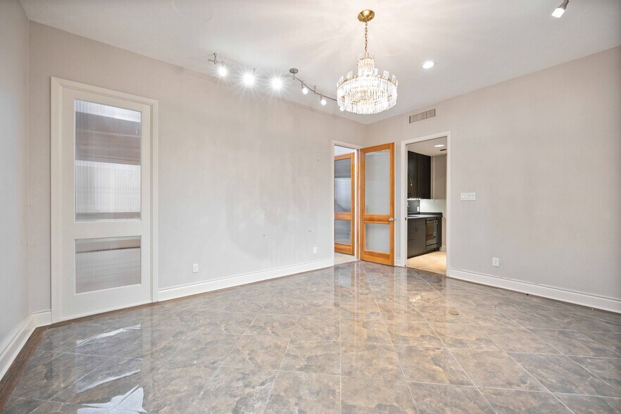 More Photos Of 10 Alabama Ct, Houston Office Residential For Sale