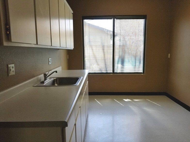 More Photos Of 1700 County Rd, Minden Medical For Lease