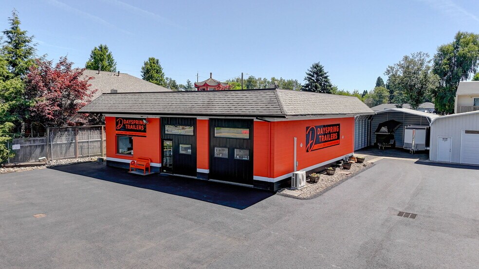 Primary Photo Of 786 NE Burnside Rd, Gresham Auto Dealership For Sale