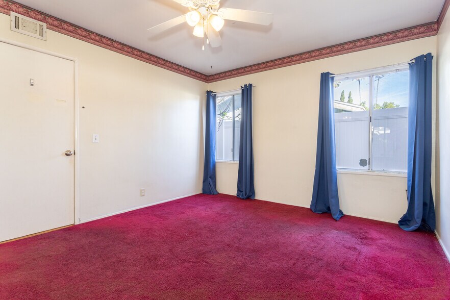 More Photos Of 9826 Columbus Ave, North Hills Multifamily For Sale