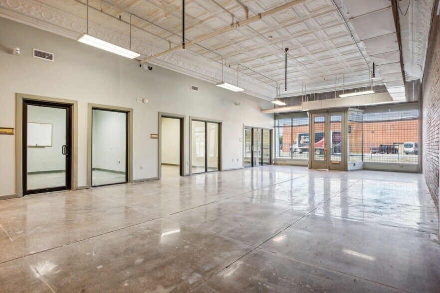More Photos Of 211-215 S Jennings Ave, Fort Worth Loft Creative Space For Lease