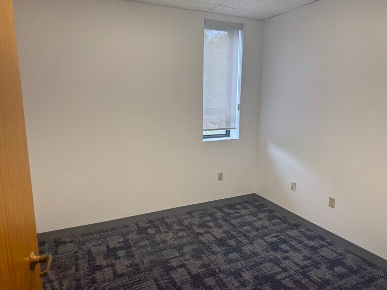 More Photos Of 110 Winn St, Woburn Office For Lease