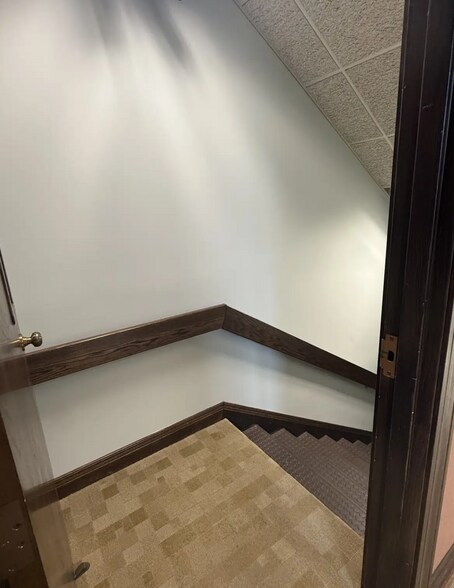 More Photos Of 223 E Spring St, New Albany Bank For Lease