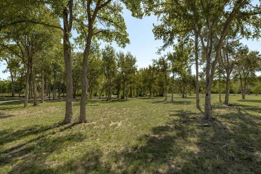 More Photos Of 1030 County Road 279, Liberty Hill Hotel For Sale