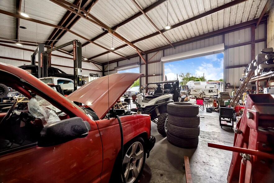 More Photos Of 12851 Reeveston Rd, Houston Industrial For Sale
