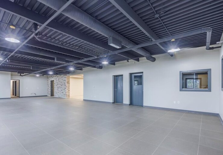 More Photos Of 100 Townline Rd, Tillsonburg Manufacturing For Sale