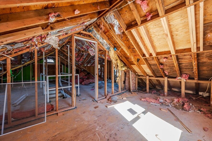 More Photos Of 304 Larkfield Rd, East Northport Freestanding For Sale