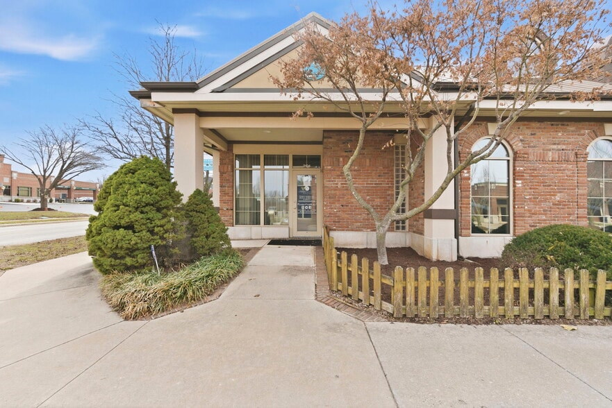 More Photos Of 2104 Chesterfield Blvd, Springfield Office For Sale