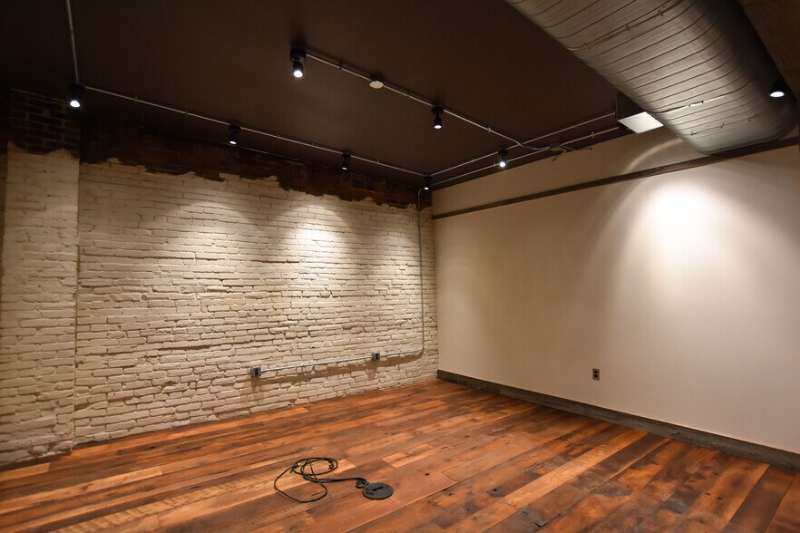 More Photos Of 128 King St, Alexandria Storefront Retail Office For Lease