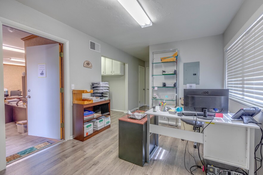 More Photos Of 1035 S Berry Rd, Norman Office For Sale