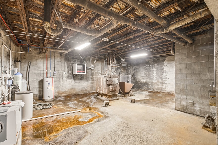 More Photos Of 1908 Water Level Rd, Somerset Specialty For Sale