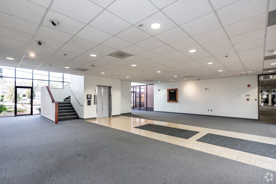 More Photos Of 3375 Northeast Expy, Atlanta Office For Sale