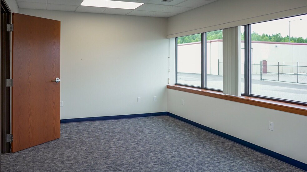 More Photos Of 19405 68th Dr NE, Arlington Manufacturing For Lease