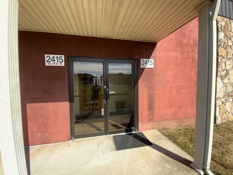 More Photos Of 2415 N Gateway Ave, Harriman Medical For Sale