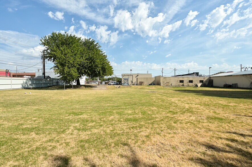 More Photos Of 6308 NW 39th Expy, Bethany Freestanding For Sale