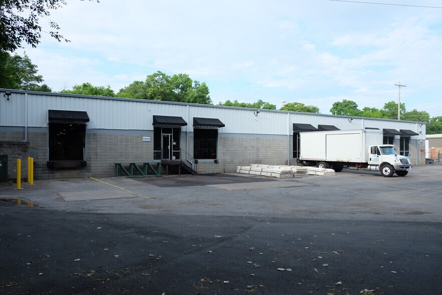 More Photos Of 201 Whitsett Rd, Nashville Warehouse For Lease