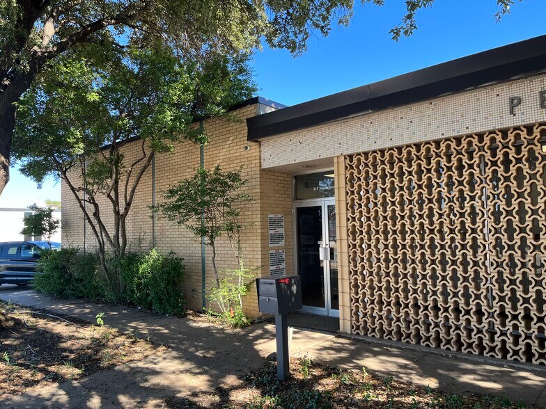 More Photos Of 317 N Willis St, Abilene Office For Lease