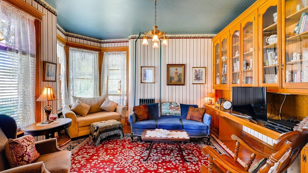 More Photos Of 1305 W 3rd St, Florence Hotel For Sale