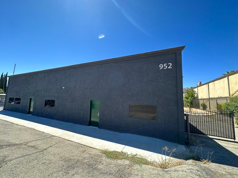 More Photos Of 952 E Ramsey St, Banning Service For Lease