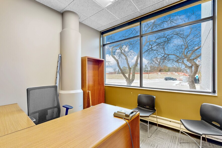 More Photos Of 2100 Fleur Dr, Des Moines Office For Sale