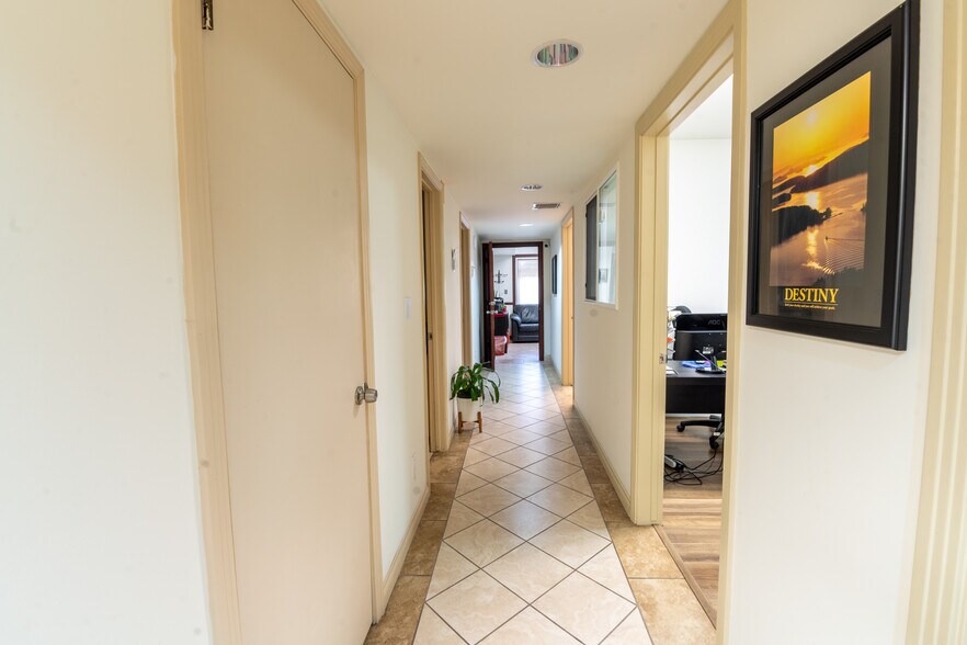 More Photos Of 12041-12043 Jefferson Blvd, Culver City Office For Sale