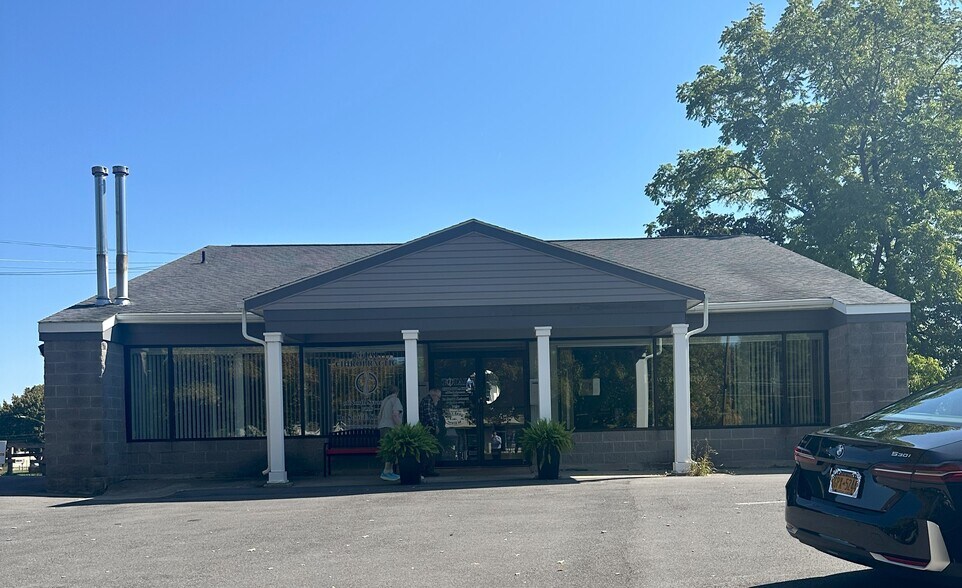 Primary Photo Of 451 S Main St, North Syracuse Medical For Lease