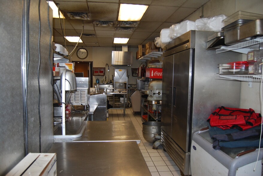 More Photos Of 2565 E 7th Ave, North Saint Paul Restaurant For Sale