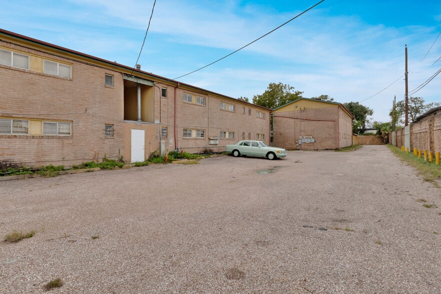 More Photos Of 3501 N Macgregor Way, Houston Apartments For Sale